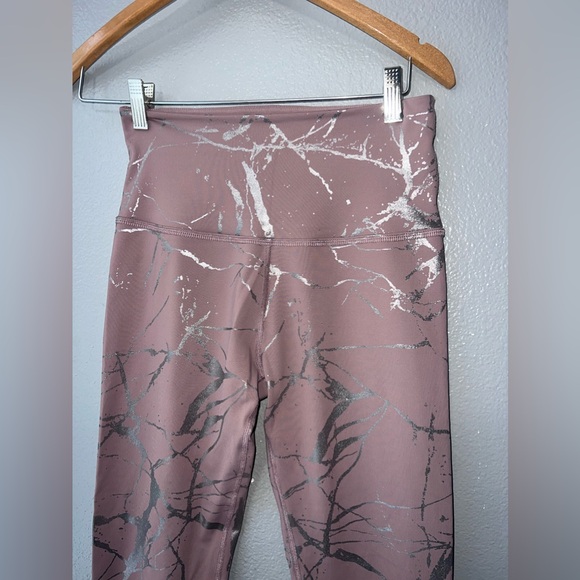 NWOT Beyond Yoga lost Your Marbles High waist Yoga Leggings M - Picture 4 of 7